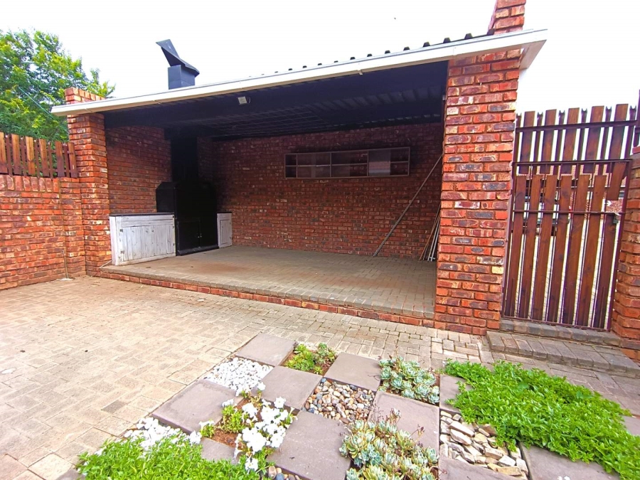 3 Bedroom Property for Sale in Langenhovenpark Free State
